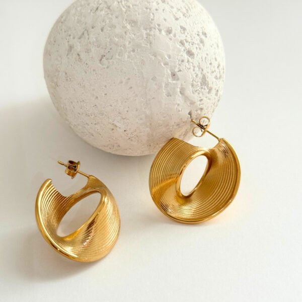 Waterproof, Sweatproof & Tarnish-free 18k gold plated women earring