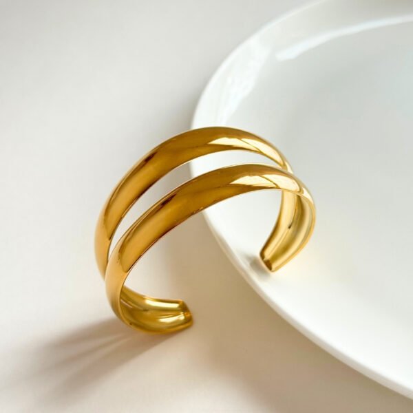 Waterproof, Sweatproof & Tarnish-free 18k gold plated women bracelet
