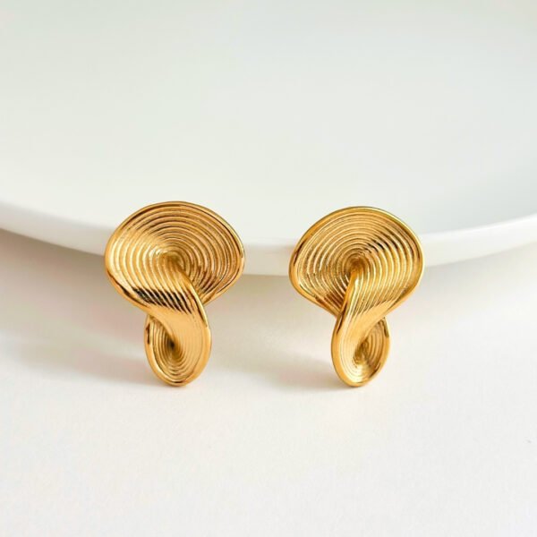 Waterproof, Sweatproof & Tarnish-free 18k gold plated women earring